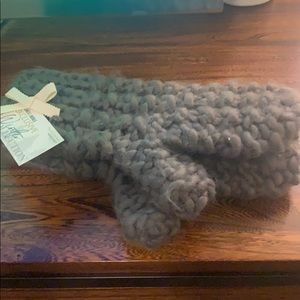 NWT Barnes & Noble Mittens